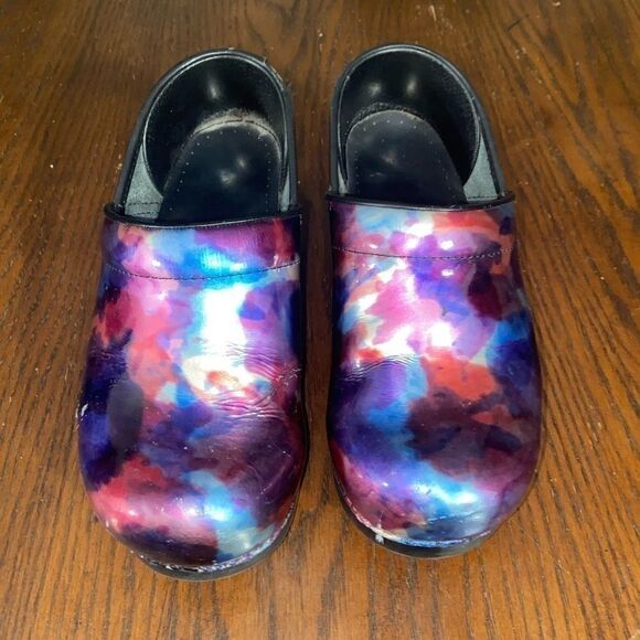 Woman’s dansko work clogs  - Picture 2 of 9